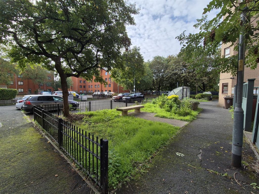 Loxford Court, Hulme