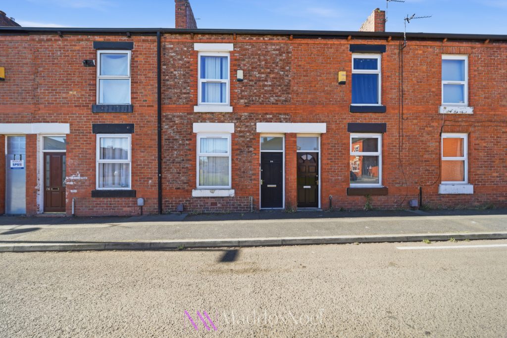 Joan Street, Manchester, M40
