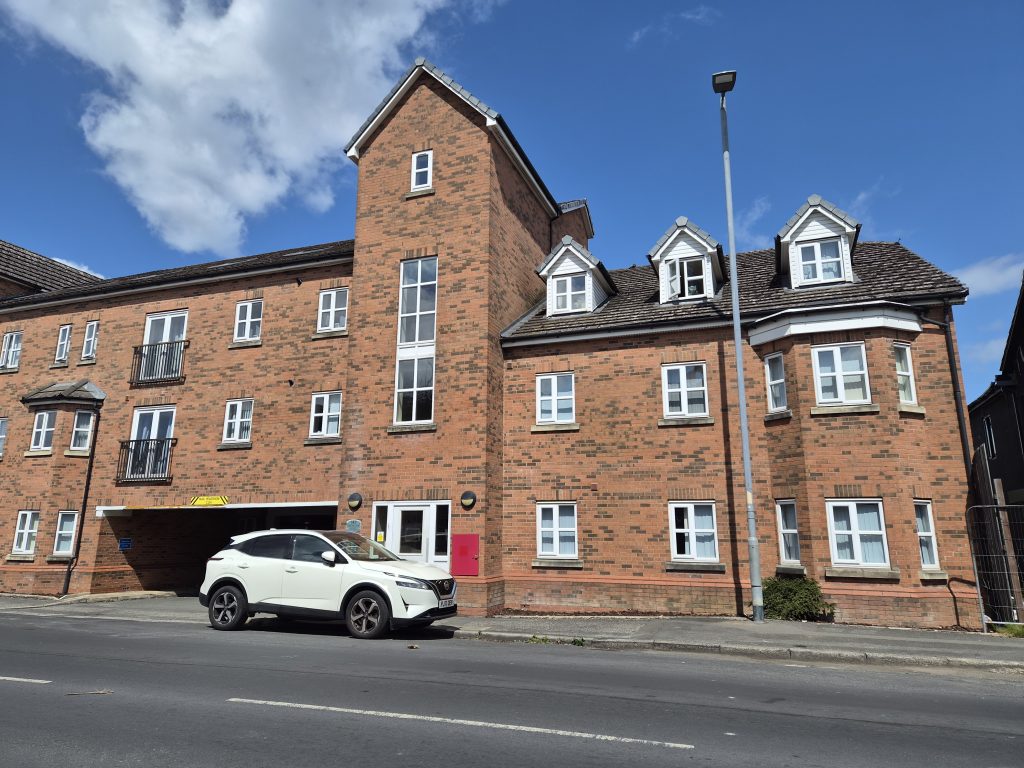 Kenyon Lane, Kenyon Court, M40