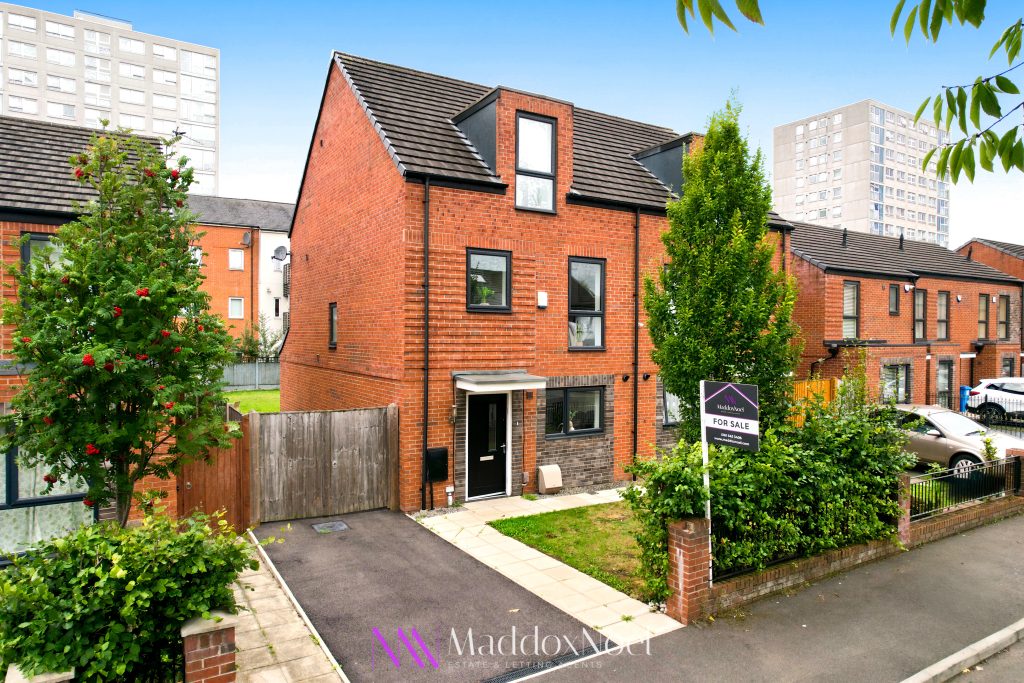 Landos Road, Manchester, M40